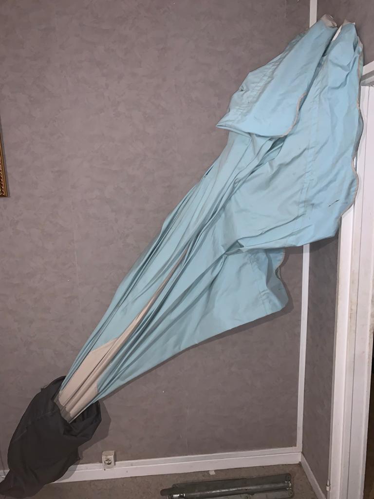 Parasol de march� 200 Saint-Quentin (02)