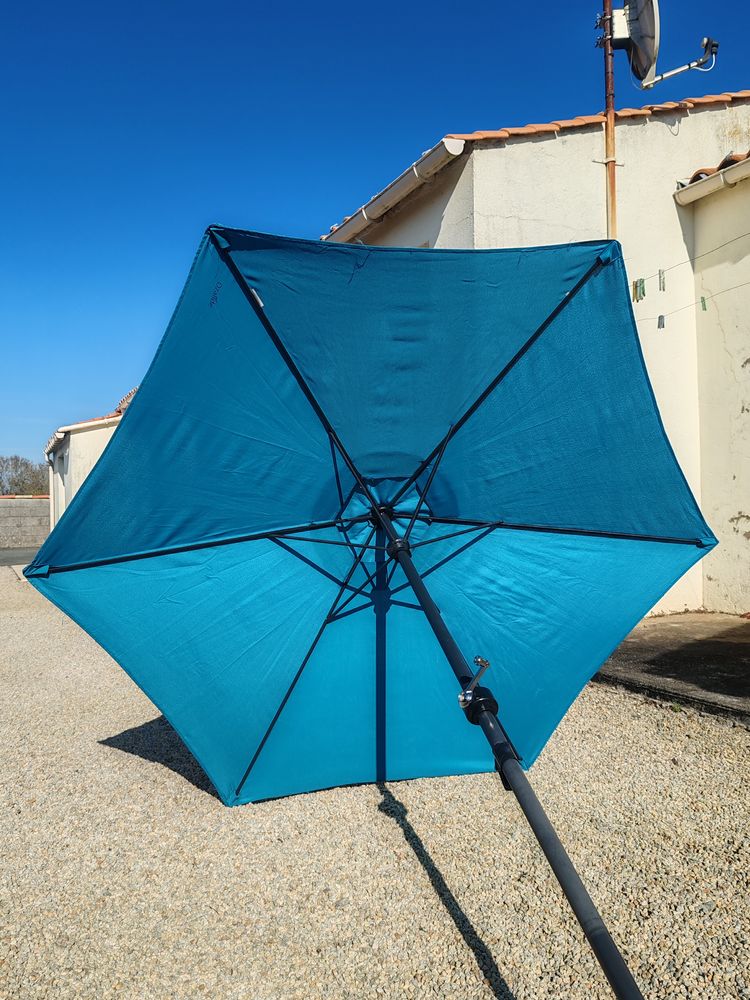 Parasol � ouverture manivelle 11 Le Bernard (85)