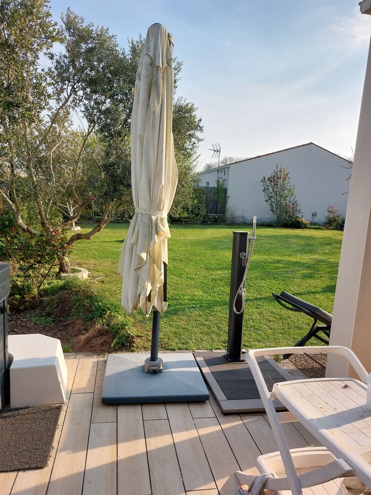 PARASOL SOCLE ET HOUSSE 100 Breuillet (17)
