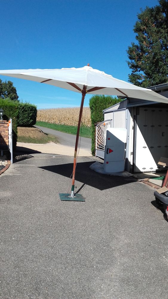 Parasol March Occasion