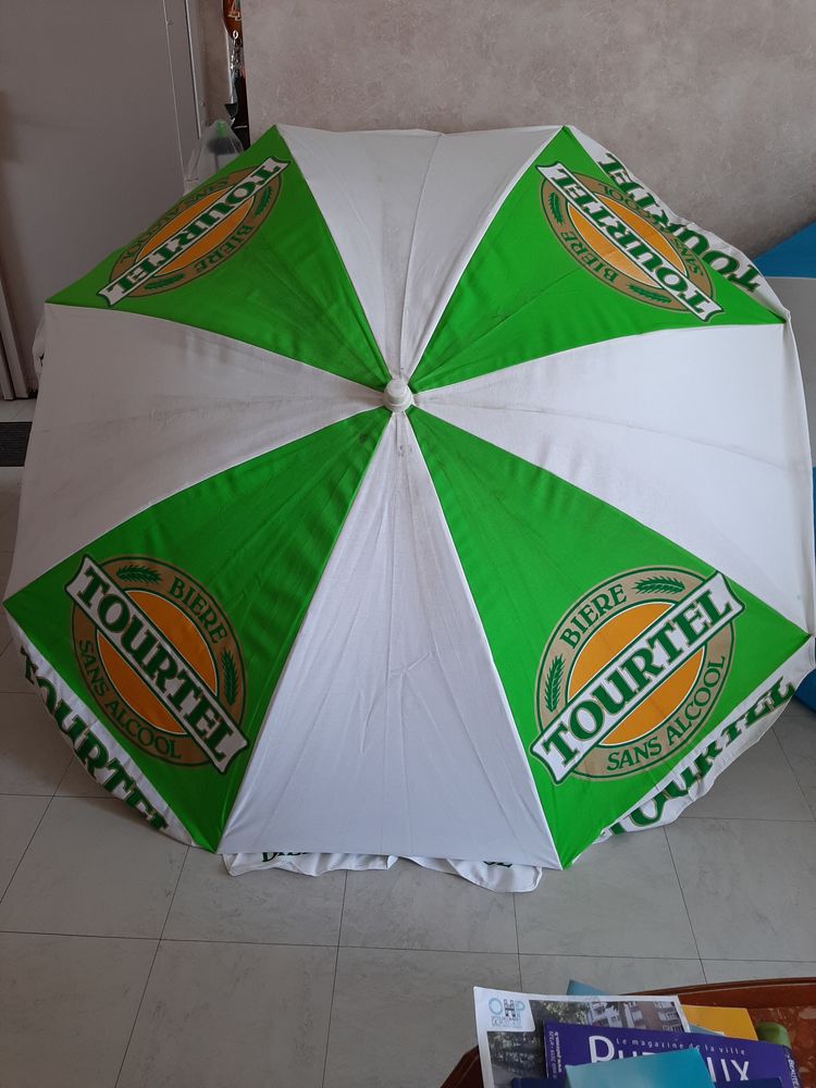 2 parasols dont 1 tourtel et 1 thonon  DIAM�TRE 1M70 
15 Puteaux (92)