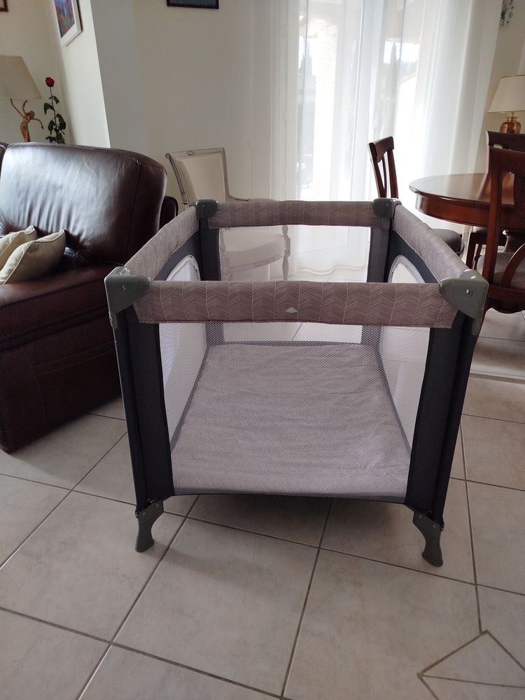 Parc b�b� Etat neuf 30 Marseillette (11)