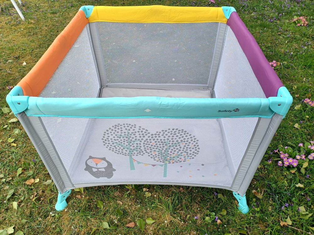 Parc b�b� pliant Safety avec housse de transport 30 Montigny-Lencoup (77)