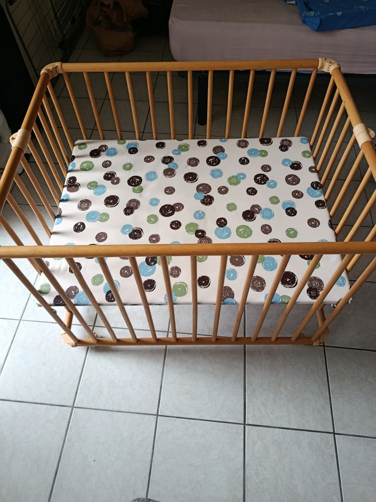 Parc en bois marque Geuther 60 Oradour-sur-Glane (87)