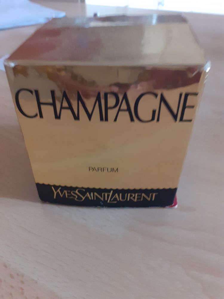 Le Parfum jamais commercialis� de Saint-Laurent,  Champagne  0 Martigues (13)