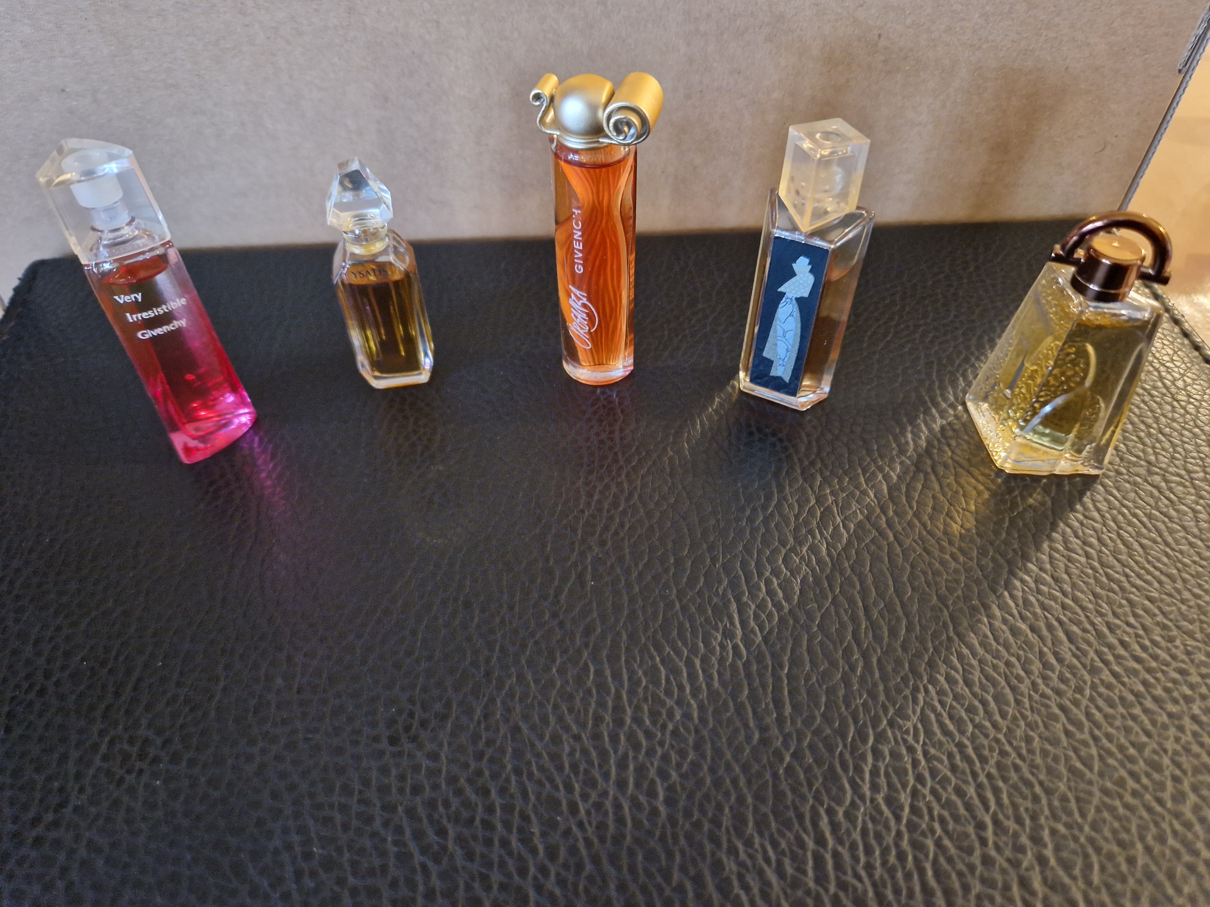 Lot de parfums miniatures 40 Saint-Nicolas-de-la-Haie (76)