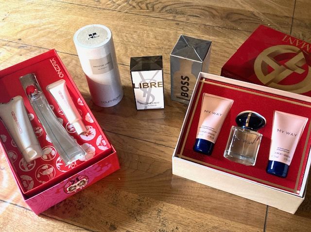 lot de parfums 50 Besan�on (25)