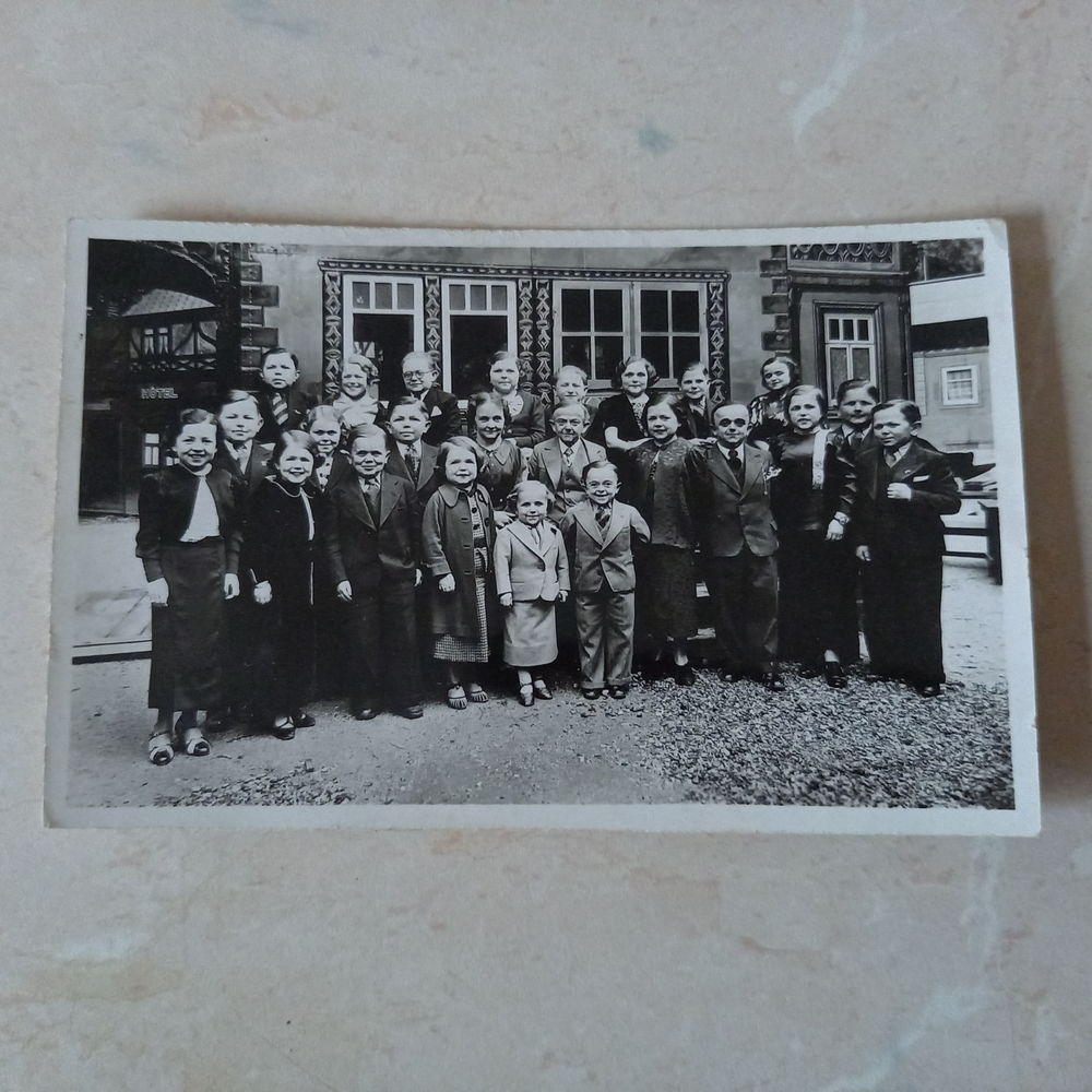  PARIS expo interna 1937 royaume de lilliput lilliputiens 4 Saumur (49)