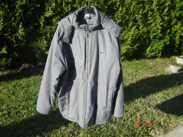 1 Parka avec une capuche doubl� � l'int�rieur 25 Malissard (26)