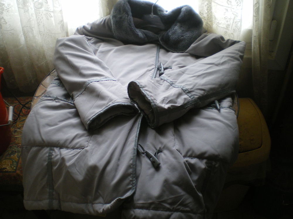 Parka gris avec col en imitation fourrure. 20 Caen (14)