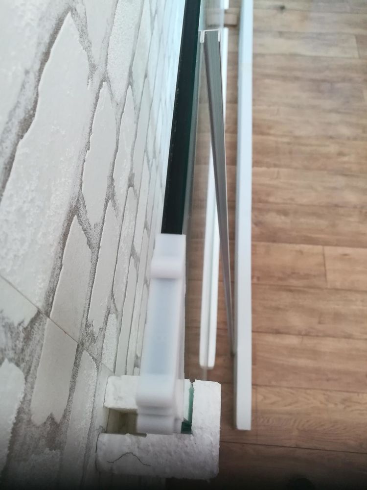 Paroi douche; 06.15.37.32.52.
160 Valence (26)