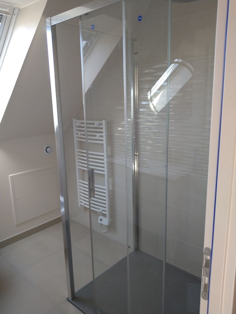 Paroi et porte de douche neuf 450 Cesson (77)