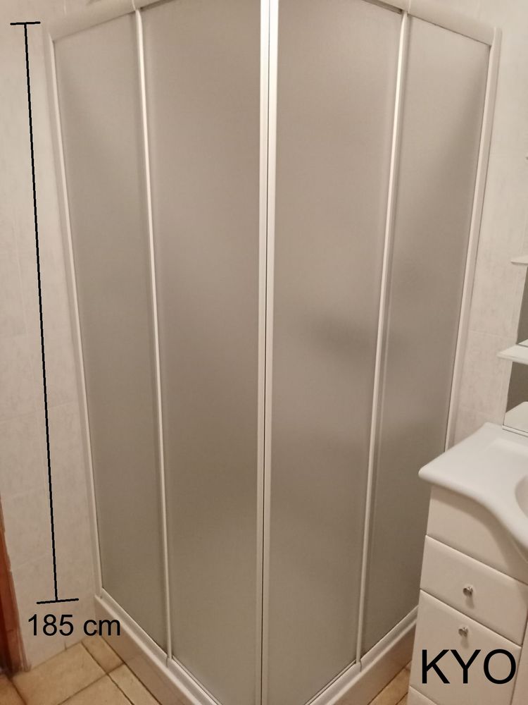 Parois douche carr�e acc�s d'angle droit, portes coulissante 13 Foncine-le-Haut (39)