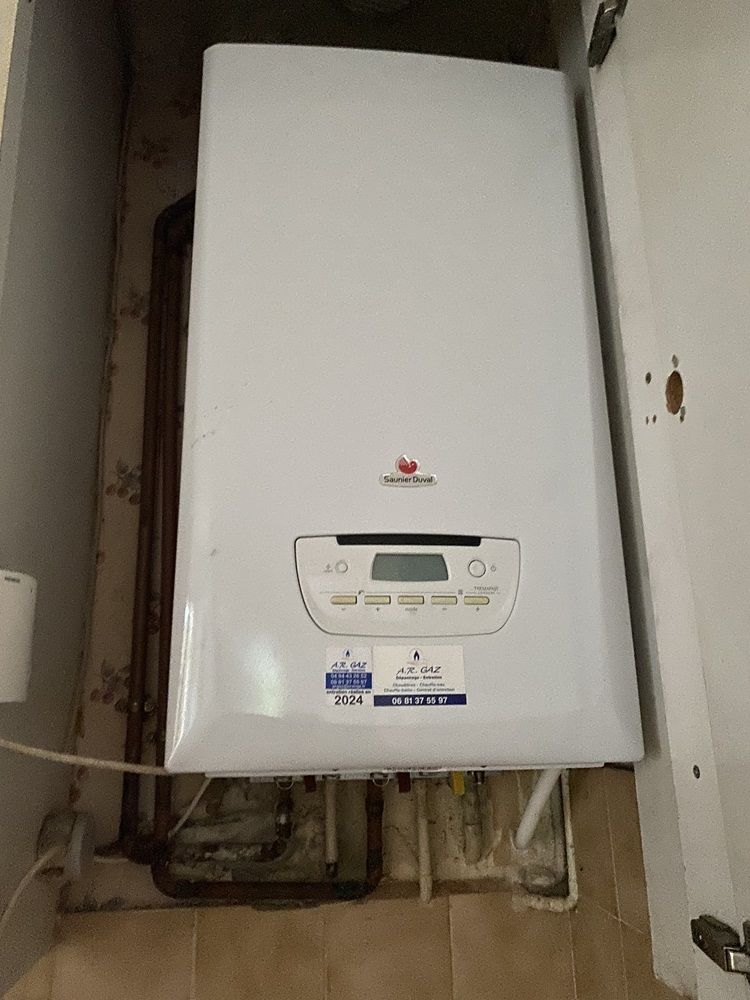PARTICULIER CHAUDIERE A GAZ DE PETITE DIMENSION   A 350 Fr�jus (83)