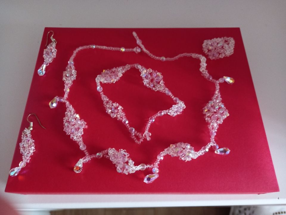 PARURE DE BIJOUX EN PERLES FAIT MAIN 8 Villiers (86)