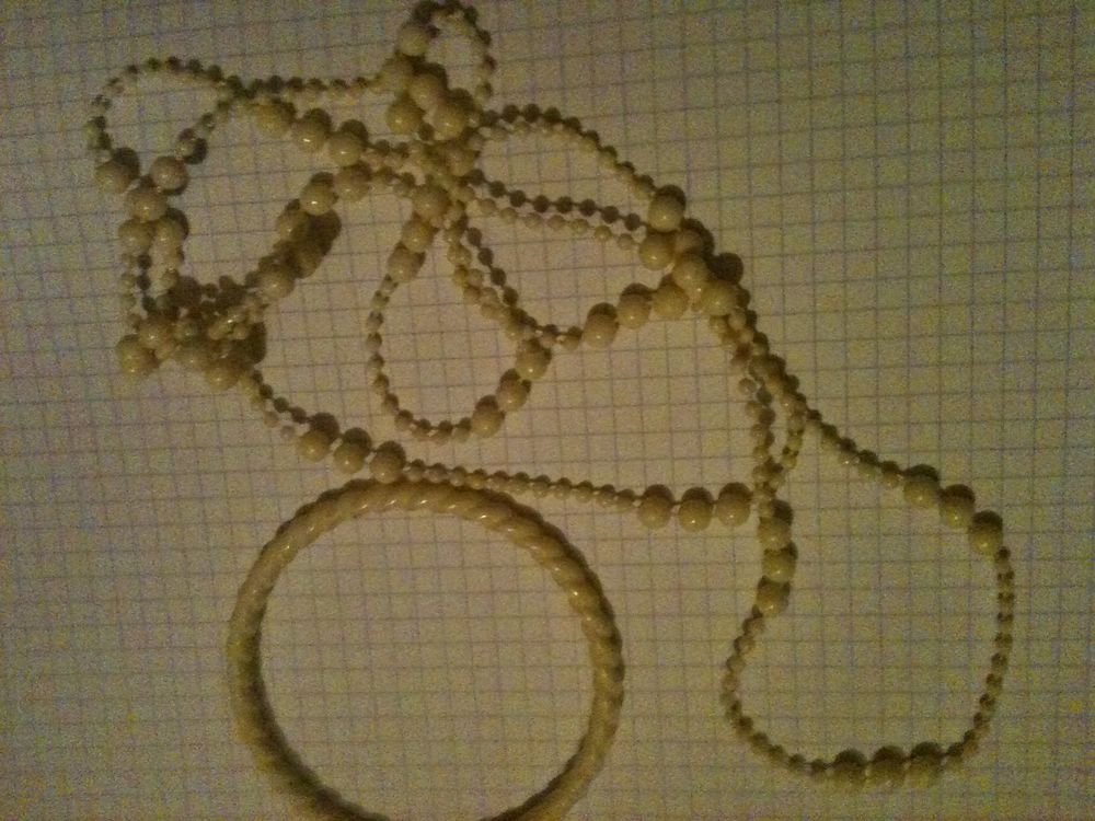  Parure  collier style sautoir et bracelet plastique �cru 0 Bosc-le-Hard (76)