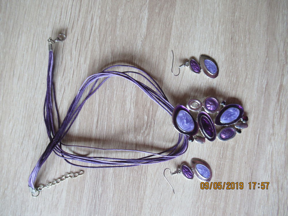 Parure Fantaisie mauve - Neuve 0 Aubi�re (63)