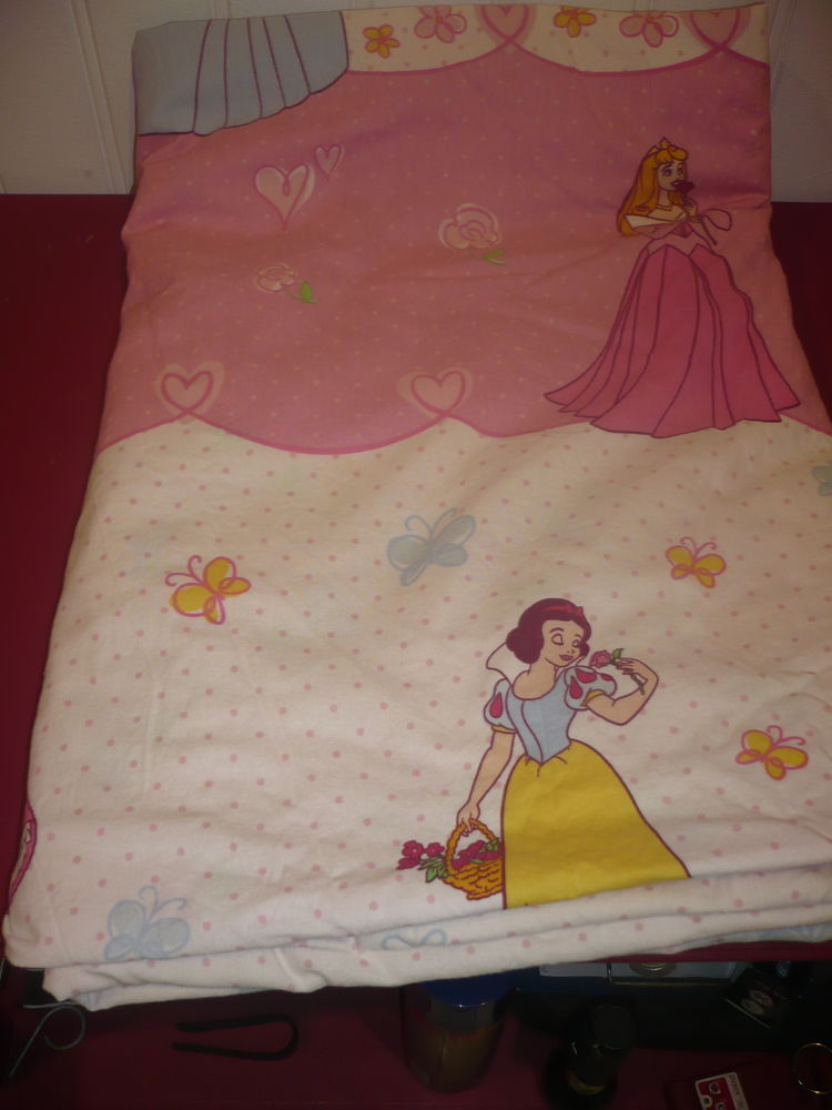 PARURE HOUSSE DE  COUETTE ET TAIE  OREILLER WALD DISNEY 10 Le Versoud (38)