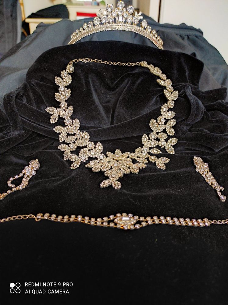 PARURE MARIEE 30 Chantilly (60)