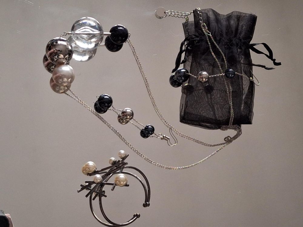 Parure neuve en perles nacr�es-argent�es-bleu nuit iris� 75 Ch�tenay-Malabry (92)