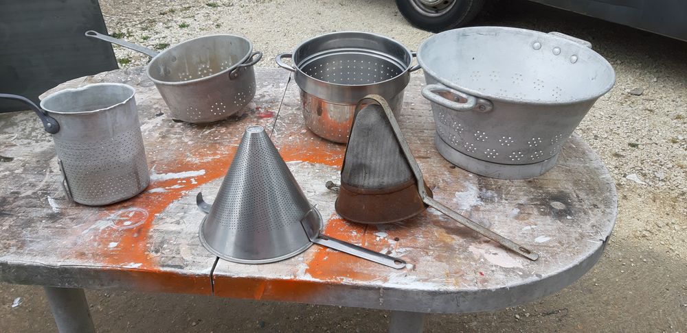 Lot de Passoires et Chinois de Collectivit� 90 Gardonne (24)