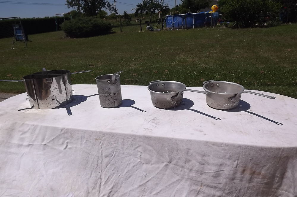 Lot de 7 Passoires de Collectivit� Alu et Inox 130 Gardonne (24)