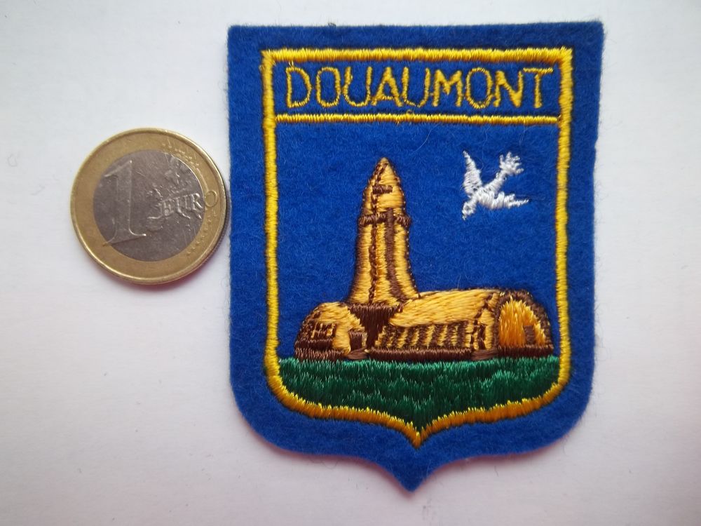 Patch �cusson souvenir ossuaire Douaumont Meuse 5 Valognes (50)