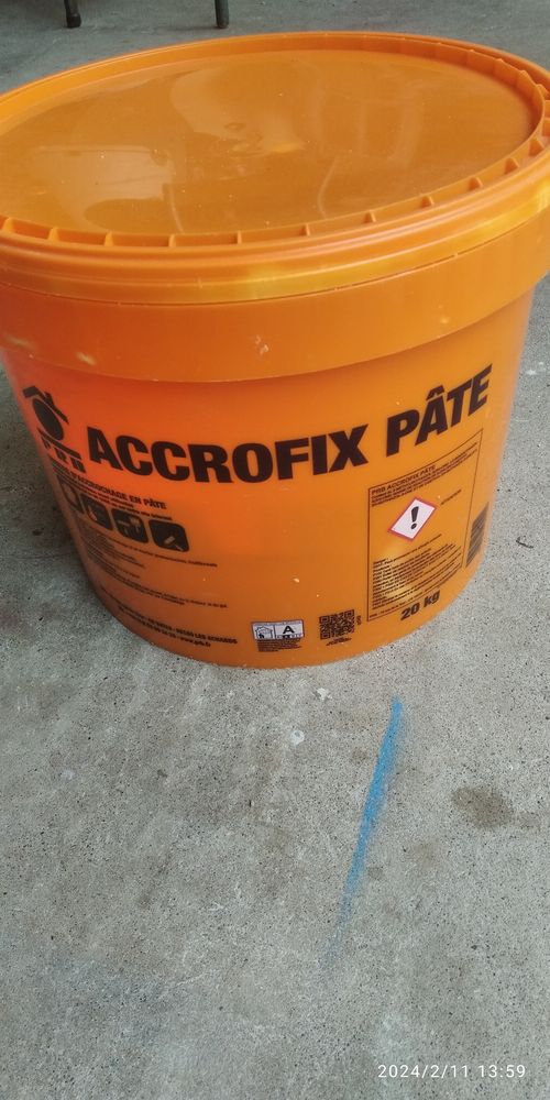 p�te accrofix de marque PRB. 15 Vic-le-Comte (63)