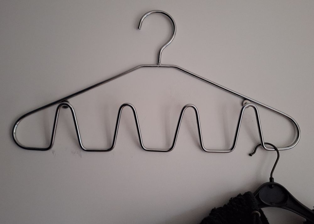 Pat�re murale en forme de cintre, en m�tal chrom� 10 Massy (91)