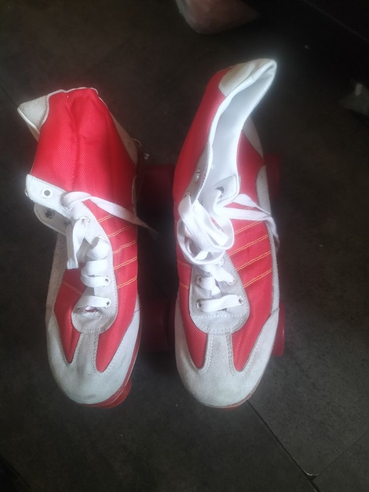 Patin � roulettes cuir pointure 42 tr�s bon �tat 25 Cachan (94)