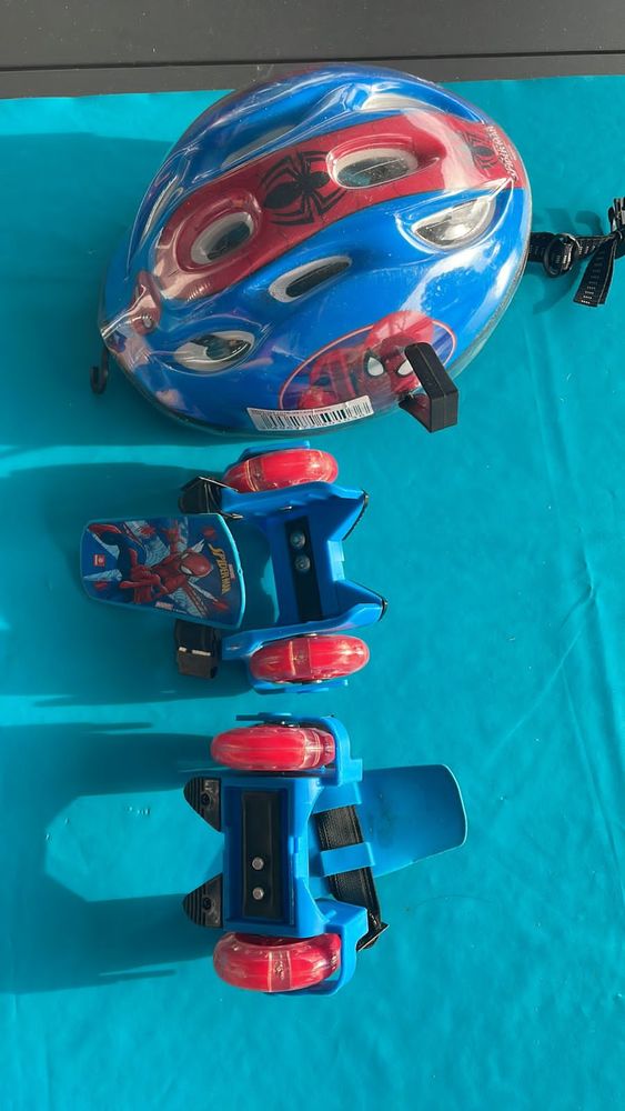 Kit de patins ajustables aux chaussures spiderman + casque 40 Gourbeyre (97)