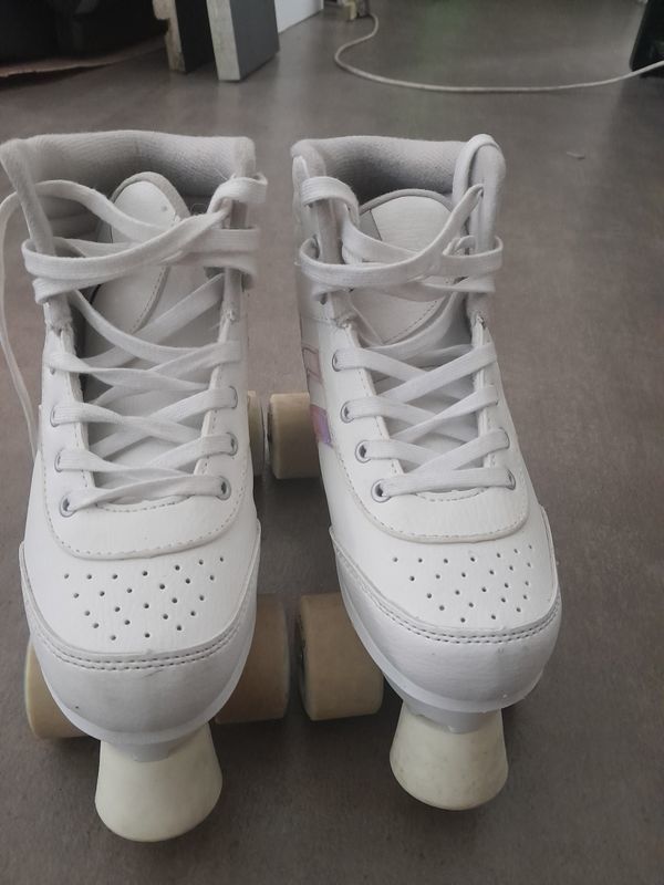 Patins � roulettes enfant fille Taille 38 35 Rosny-sous-Bois (93)