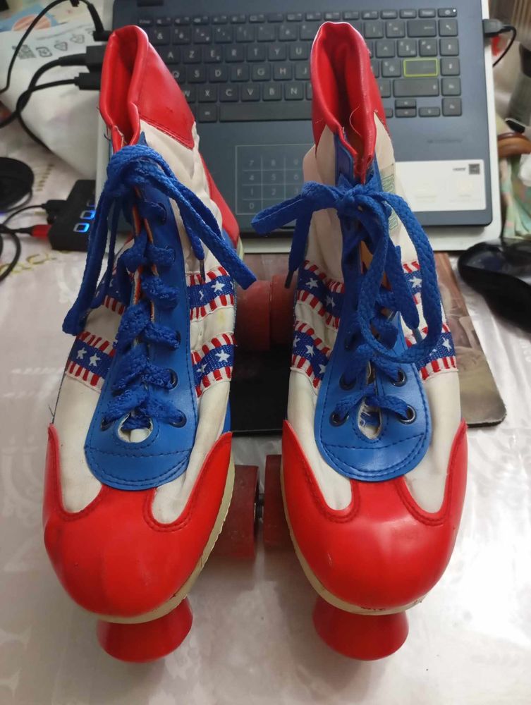 Patins a roulettes tissus new york 50 Paris 20 (75)