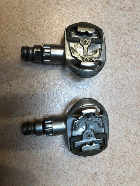 P�dales automatiques alu 8 V�lizy-Villacoublay (78)