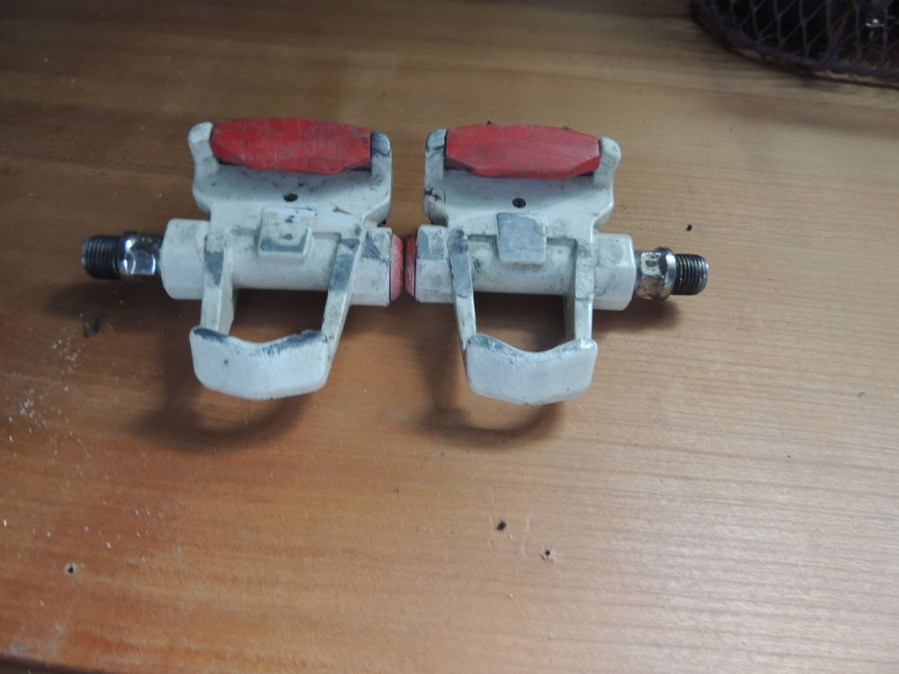 pedales loock 10 Saint-Germain-en-Cogl�s (35)