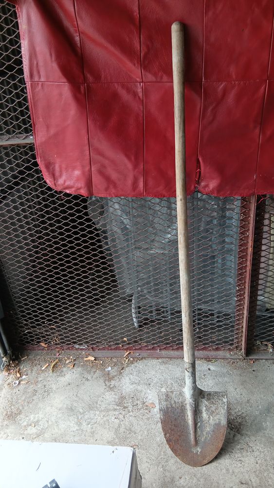 Pelle ma�on ciment 8 Limay (78)