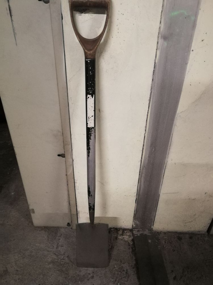 PELLE A NEIGE 15 Cagnes-sur-Mer (06)