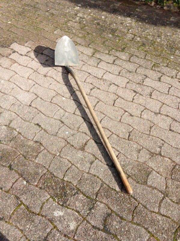 Pelle ronde pour chantier 8 Monnetier-Mornex (74)