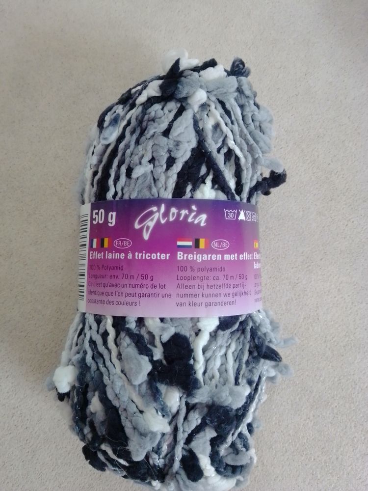 une pelote de laine neuve 1 Noyant (49)