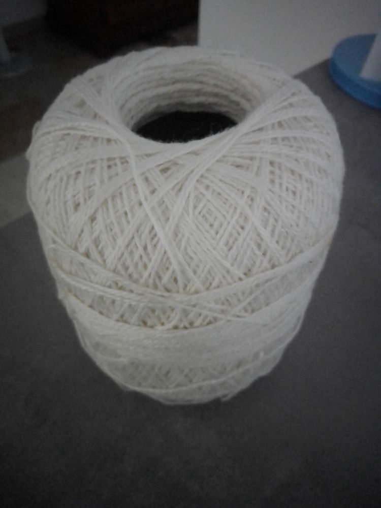 une pelote de laine 1 Noyant (49)