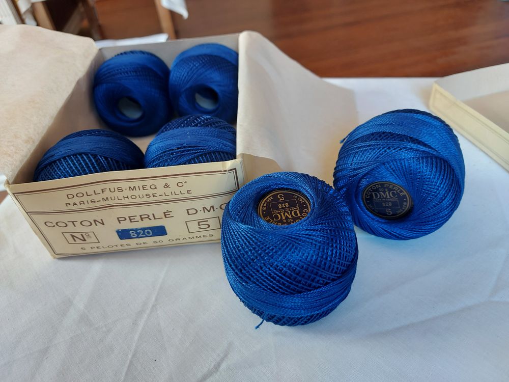 Pelotes de coton perl� DMC N�5 - Marine n�820 28 Saint-Denis (93)