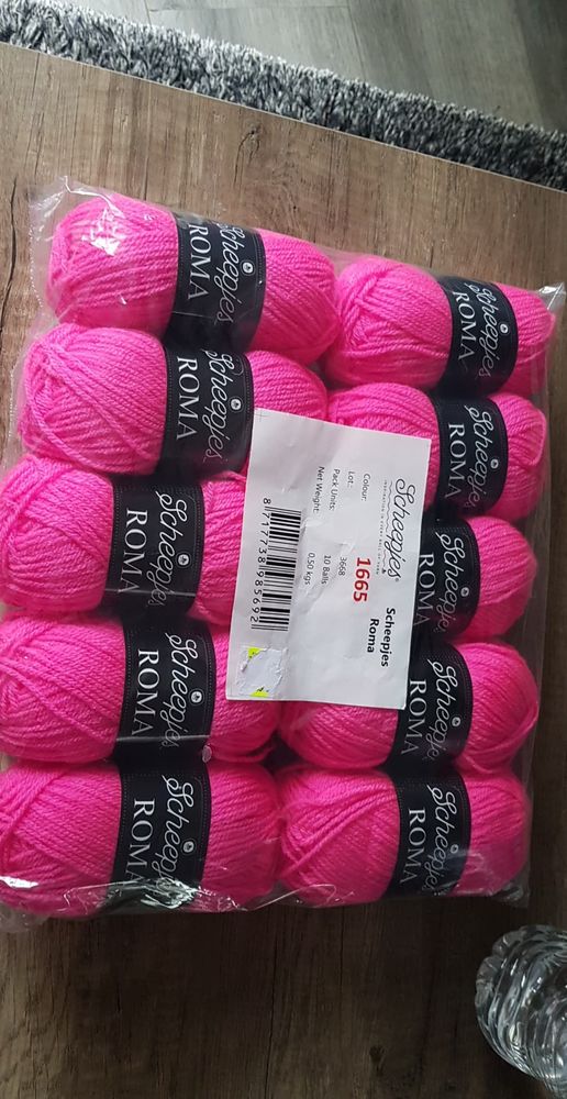 10 pelotes de laine rose 50 g 13 Couëron (44)
