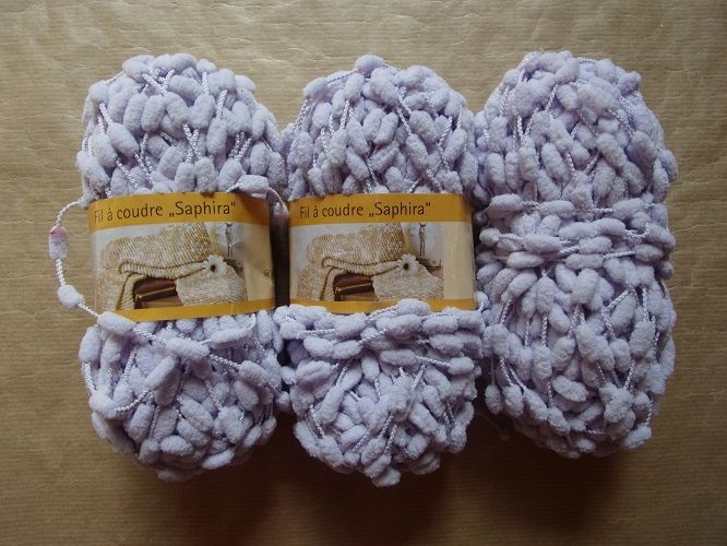 2 pelotes de fil à tricoter  1,50 € 2 Montaigu-la-Brisette (50)