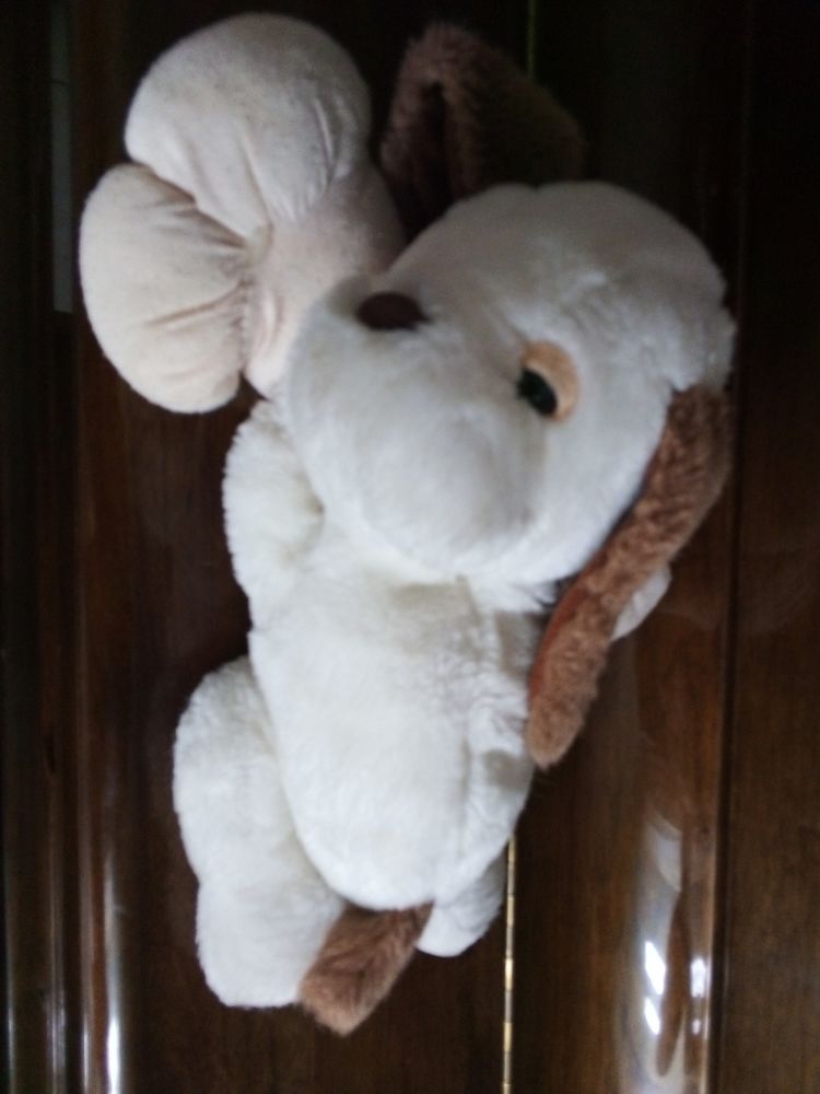 Peluche chien ronfleur. 3 Moul�s-et-Baucels (34)