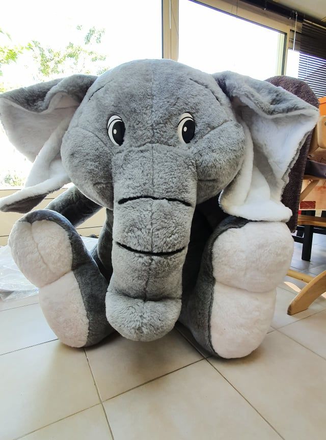 Peluche g�ante �l�phant (environ 100/70cm) 50 Saint-Georges-des-Coteaux (17)