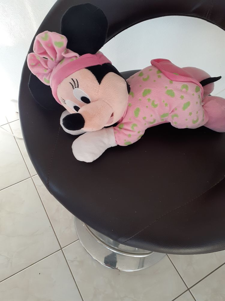
Peluche Minnie DISNEY NICOTOY allong� pyjama rose 10 Olonne-sur-Mer (85)