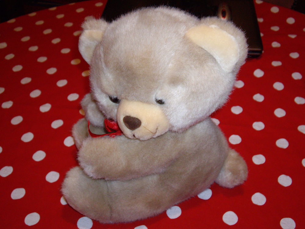 PELUCHE N� 7
OURSON DE COTE
1 Triel-sur-Seine (78)