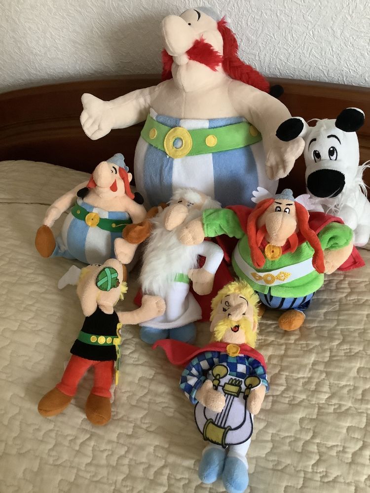 Lot de peluches asterix 10 Suresnes (92)