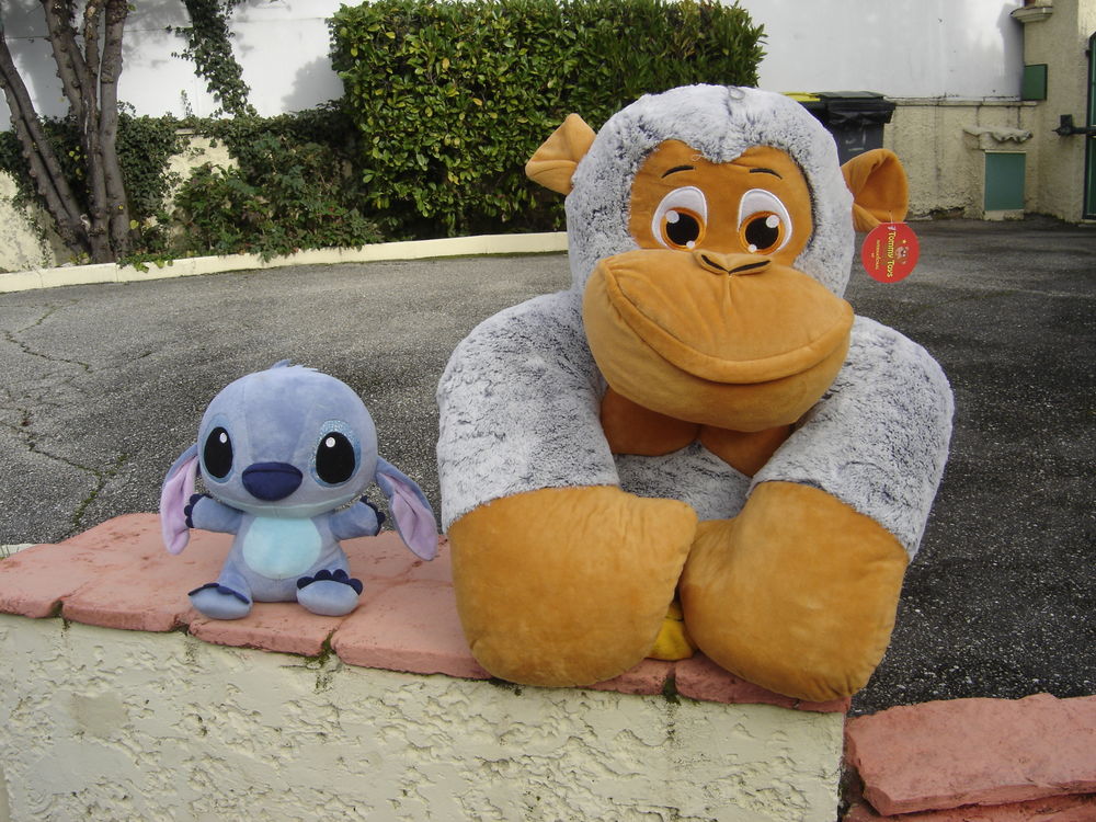 Peluches  stritch - Disney + gorille tommy toys 15 Fontaines-sur-Sa�ne (69)