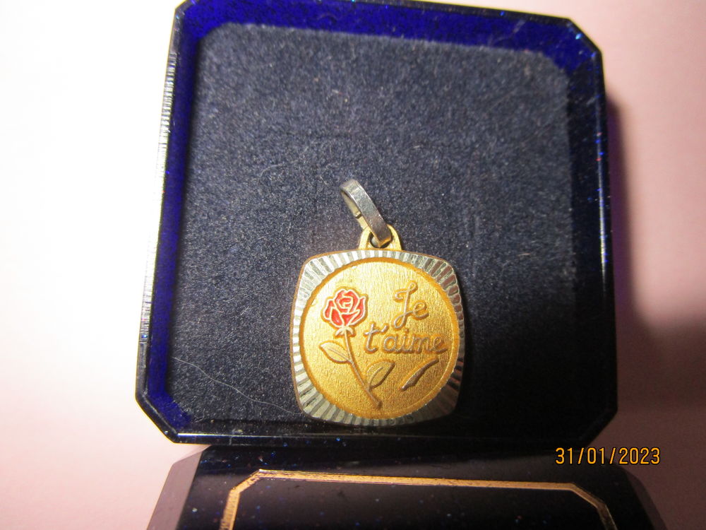 pendentif  je t'aime   pour femme avec un motif de rose 3 Chanteloup-en-Brie (77)